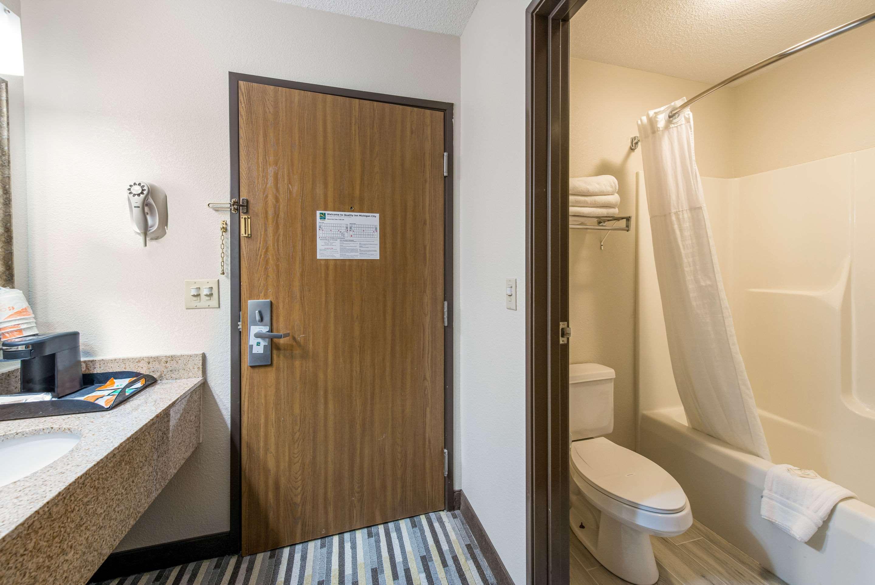 Quality Inn Michigan City South Exterior photo